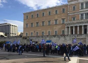 Με το «Μακεδονία ξακουστή» η μεγάλη αλλαγή φρουράς στον Άγνωστο Στρατιώτη