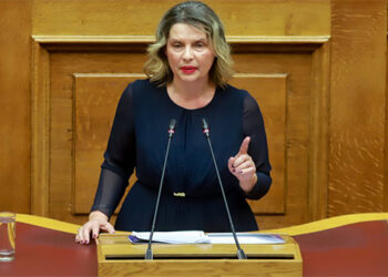 Παραιτήθηκε η Παπακώστα – Δεν έγινε αποδεκτή η παραίτηση από τον Τσίπρα