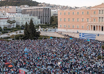 Μαζεύουν υπογραφές για τη διενέργεια δημοψηφίσματος για τη Συμφωνία των Πρεσπών