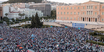 Μαζεύουν υπογραφές για τη διενέργεια δημοψηφίσματος για τη Συμφωνία των Πρεσπών