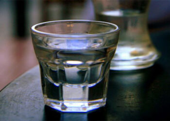 Πωλείται φετινό τσίπουρο από παραγωγό στο Αμύνταιο