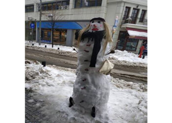 Κοζάνη: Έφτιαξαν την χιονάνθρωπο “Υπατία”!