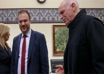 Διαλύει το πολυκομματικό ΚΙΝΑΛ η Φώφη -Τελεσίγραφο σε ΔΗΜΑΡ-Παπανδρέου