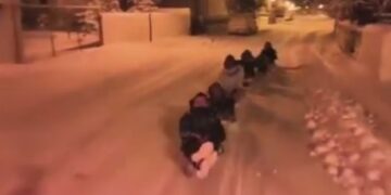 Άρδασσα Εορδαίας: Οι θεότρελοι …Πόντιοι κάνουν σκι (έλκηθρο) μέσα στο χωριό ενώ τους σέρνει αυτοκίνητο! Επικό VIDEO