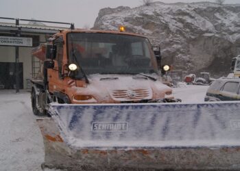 Ο Δήμος Κοζάνης για την δύσκολη ολονύχτια μάχη του αποχιονισμού – Προτεραιότητα στα σημεία που υπάρχουν ανεμοσούρια και διάνοιξη δρόμων στις κτηνοτροφικές μονάδες