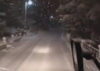 Video από τον αποχιονισμό του Βελβεντού από μηχάνημα της Π.Ε. Κοζάνης