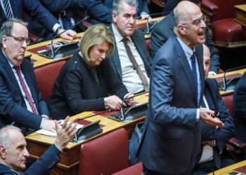 Χάος στη Βουλή, ο ΣΥΡΙΖΑ χωρίς δεδηλωμένη -Πυρά από Δένδια, Βενιζέλο