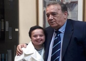 Καστοριά: Υποτροφία από τον Δήμο πήρε η φοιτήτρια Μαρία Νίτσα με σύνδρομο down