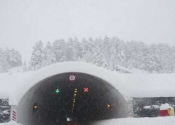 Ακινητοποιημένες στην Εγνατία στον Πολύμυλο οδό 60 νταλίκες – Στους οδηγούς μοιράστηκε τροφή και νερό