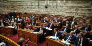 Πέρασε κατά πλειοψηφία η Συμφωνία των Πρεσπών από την επιτροπή της Βουλής