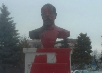 Φλώρινα: Βανδάλισαν το άγαλμα του Ελευθερίου Βενιζέλου στην είσοδο της πόλης