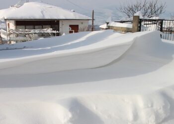 Οδοιπορικό στα βυθισμένα στο χιόνι Καμβούνια – Τραγική η κατάσταση στο Μικρόβαλτο! (βίντεο – φωτογραφίες)