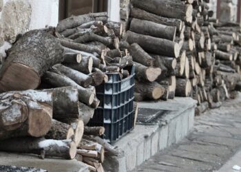 300 οικογένειες στο Εμπόριο Εορδαίας παγώνουν εγκλωβισμένες στα 1.100 μέτρα (από το ΕΘΝΟΣ)