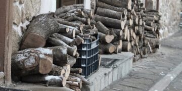 300 οικογένειες στο Εμπόριο Εορδαίας παγώνουν εγκλωβισμένες στα 1.100 μέτρα (από το ΕΘΝΟΣ)