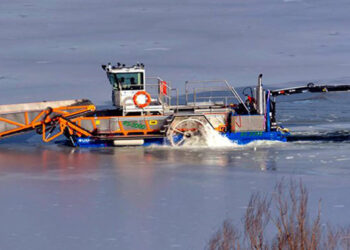 Καστοριά: Δείτε τι έγινε με το πολυμηχάνημα της λίμνης που έγινε ξαφνικά… παγοθραυστικό!