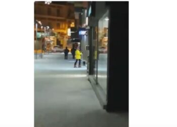 Κοζάνη: Ένας απίθανος τύπος βγήκε με τα… σκι μέσα στον χιονισμένο κεντρικό πεζόδρομο-Βίντεο!