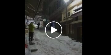 Απίστευτος! Kάνει κανονική κατάβαση σκι με τα χιονοπέδιλα μέσα στα Γρεβενά! (video)