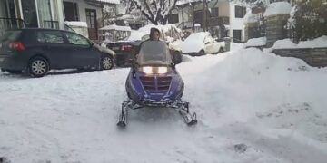 Κάνουν snowmobile μέσα στο Εμπόριο Εορδαίας! VIDEO