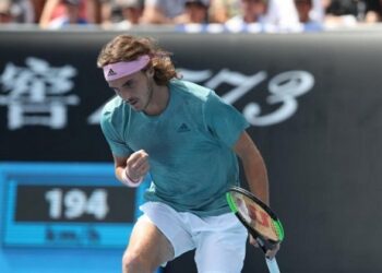 Ο Τσιτσιπάς κερδίζει τον Φέντερερ με 3-1 σετ και γράφει ιστορία