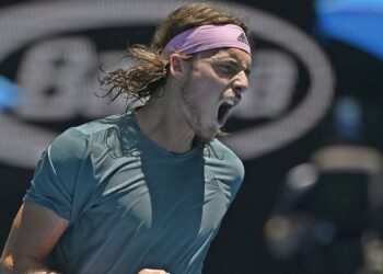 Μυθικός Τσιτσιπάς προκρίθηκε στους “4” του Australian Open