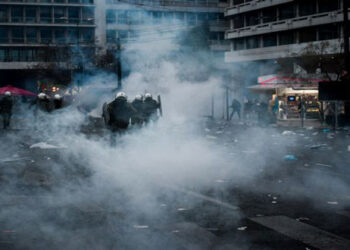 Χημικοί εναντίον Τσίπρα: Τα χημικά στις διαδηλώσεις μπορούν να προκαλέσουν ακόμα και θάνατο