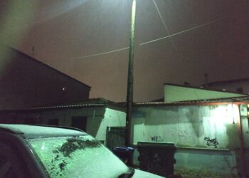 Ασθενής χιονόπτωση στην Πτολεμαΐδα (video)