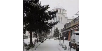 Χιόνια με μπουμπουνητά στη Δ. Μακεδονία – Χιονίζει με ένταση παντού – Πάνω από 10 εκ. στην Πτολεμαΐδα – Τι λέει ο προγνώστης καιρού Γ. Βασιλειάδης (video)