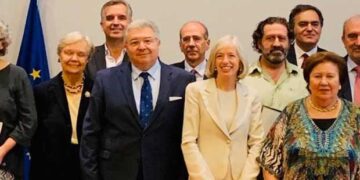 Ο Γενικός Γραμματέας Αποδήμου Ελληνισμού Γιάννης Χρυσουλάκης βραβεύει τους δασκάλους παραμεθόριων περιοχών μέσω της UNESCO