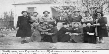 Μαθήτριες Γυμνασίου και Πρόσκοποι  στον ετήσιο έρανο του Ε.Ε.Σ το 1949 / Από τη στήλη του κ. Γ. Καζαντζή στον Παλμό 23/10/2019