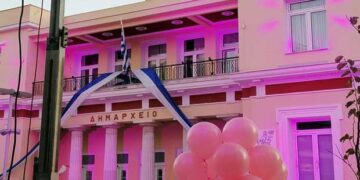 Φωταγωγήθηκε ροζ το Δημαρχείο Κοζάνης – Μήνυμα για την πρόληψη του καρκίνου του μαστού