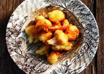 15 vegan και ελληνικές συνταγές που θα αγαπήσετε: Σουτζουκάκια αλλιώς, Μανιτάρια στιφάδο, Μεσογειακά μπέργκερ!