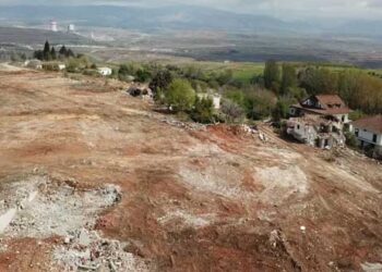 Μαυροπηγή Κοζάνης: Και τους ξεσπίτωσαν και τους ζητούν πίσω τη μισή αποζημίωση – Ρεπορτάζ από το ΕΘΝΟΣ