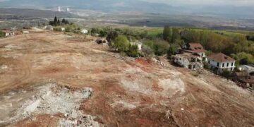 Μαυροπηγή Κοζάνης: Και τους ξεσπίτωσαν και τους ζητούν πίσω τη μισή αποζημίωση – Ρεπορτάζ από το ΕΘΝΟΣ