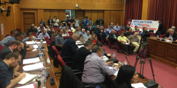 Επεισόδιο στο περιφερειακό συμβούλιο όταν δόθηκε ο λόγος στον εκπρόσωπο της Χρυσής Αυγής-Αποχώρησαν οι φοιτητές (video)