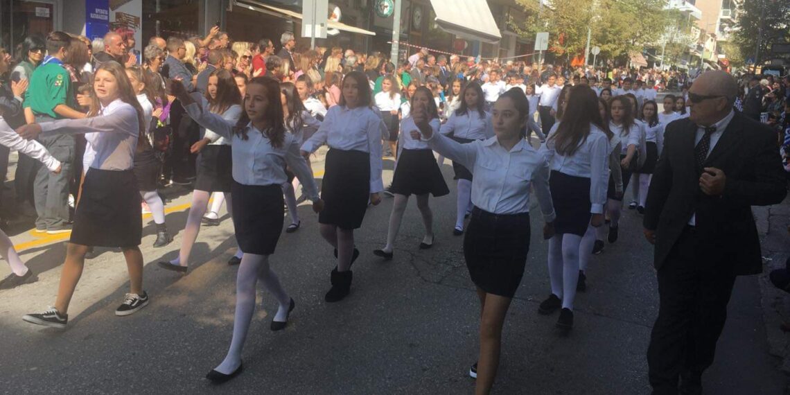 107 χρόνια από τα Ελευθέρια της Κοζάνης – Θερμό χειροκρότημα στην παρέλαση (φωτό)