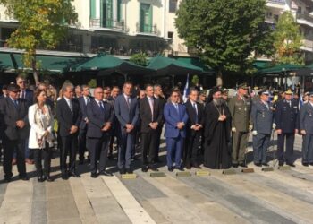 Επιμνημόσυνη δέηση και καταθέσεις στεφάνων στην κεντρική πλατεία για την επέτειο απελευθέρωσης της Κοζάνης