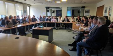 Συνεδρίασε η διυπουργική επιτροπή για το ΕΣΕΚ – Απολιγνιτοποίηση ως το 2028, 35% ΑΠΕ, περισσότερη εξοικονόμηση οι τρείς άξονες