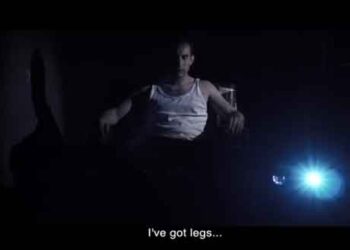 “Ο δικός μου Joker” – Η ταινία Χτυπώντας ένα περιστέρι του Φάνη Τοψαχαλίδη είναι online