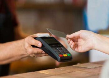 Πλαφόν στις e-δαπάνες / Το ΥΠΟΙΚ κατεβάζει το όριο των ηλεκτρονικών αποδείξεων