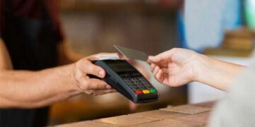 Πλαφόν στις e-δαπάνες / Το ΥΠΟΙΚ κατεβάζει το όριο των ηλεκτρονικών αποδείξεων