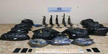 Φλώρινα: Εγκληματική οργάνωση με καλάσνικοφ, πιστόλια, γεμιστήρες και 33 κιλά κάνναβης – Δύο συλλήψεις