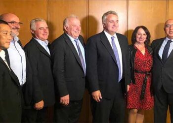 ΝΙΚΟΣ ΠΑΤΣΙΟΥΡΑΣ: «ΣΗΜΕΡΑ ΕΙΝΑΙ ΓΙΑ ΕΜΑΣ ΗΜΕΡΑ ΓΙΟΡΤΗΣ» – Έπεσαν οι υπογραφές για την εξαγωγή του κρόκου Κοζάνης στην Κίνα