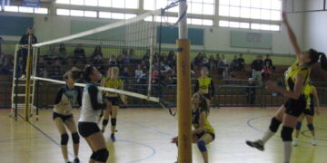 Βόλεϊ: Η Καστοριά πήρε το ντέρμπι των Κορασίδων με τον Αρίωνα