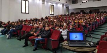 Πραγματοποιήθηκε από το Αστυνομικό Τμήμα Σερβίων Βελβεντού ενημερωτική διάλεξη σε μαθητές, εκπαιδευτικούς και δημότες της περιοχής