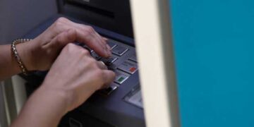 Τράπεζες: Ποιες χρεώσεις καταργούνται -Οι ανακοινώσεις Eurobank, Πειραιώς, Εθνικής, Alpha Bank