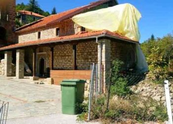 Άμεση λύση για την αποκατάσταση των φαινομένων της κατολίσθησης και διολίσθησης στην κεντρική πλατεία, στο Δίλοφο Βοΐου