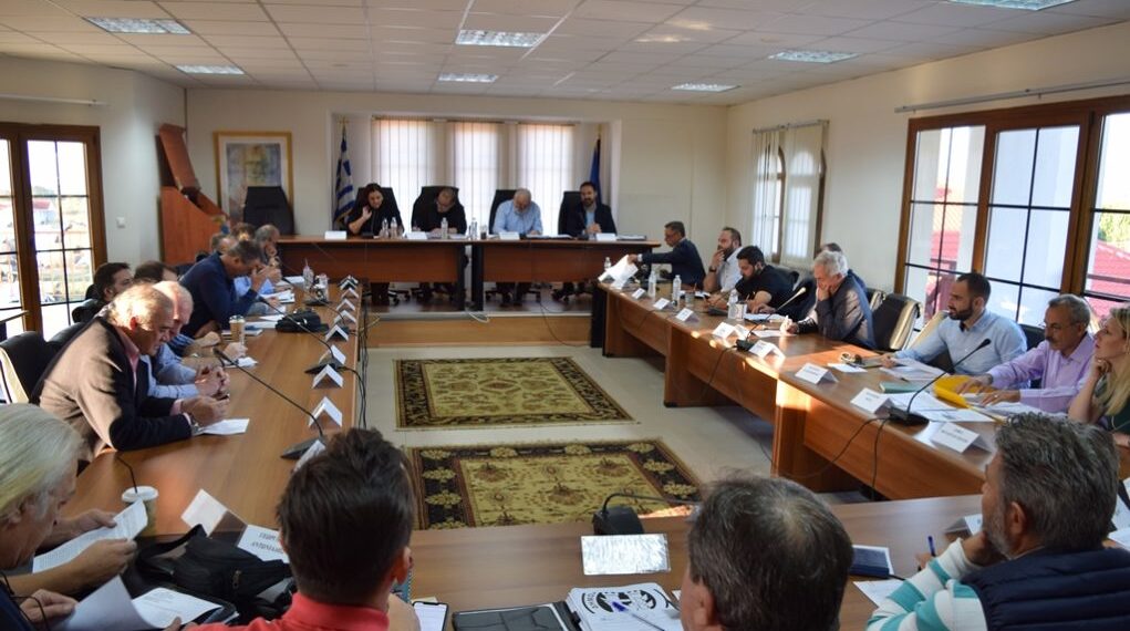 Ειδική συνεδρίαση για το μεταναστευτικό- προσφυγικό στη Φλώρινα- Αρνητική εισήγηση για τη φιλοξενία πλην οικογενειών- Το μήνυμα του Δημάρχου στους ξενοδόχους