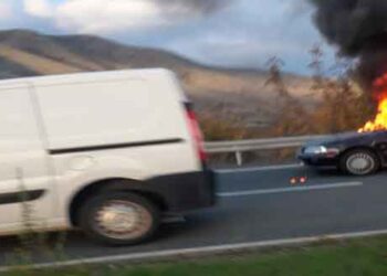 “Λαμπάδιασε” Ι.Χ. στον κόμβο της Σιάτιστας (video)