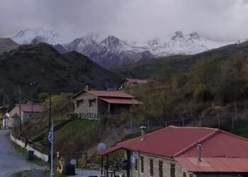 Έπεσαν τα πρώτα χιόνια στα ορεινά του Γράμμου!
