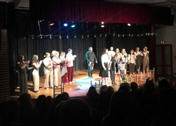 Θεατρική πρεμιέρα με τις “Μοίρες” του Λάζαρου Τσαβδαρίδη – Γράφει ο Μιχάλης Ραμπίδης